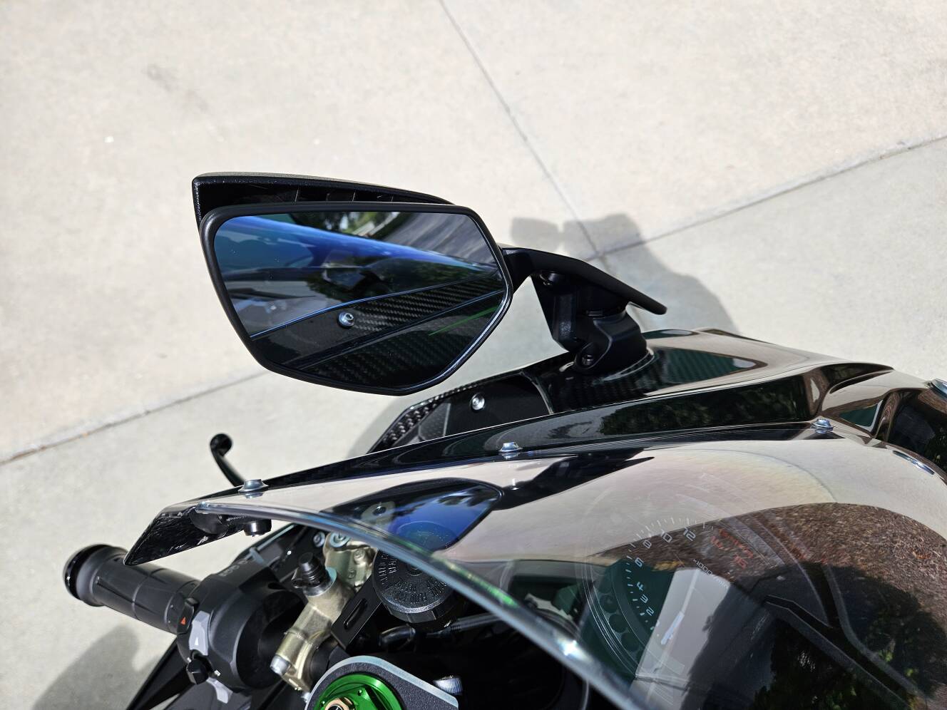 A photo of this 2025 Kawasaki Ninja H2® Carbon ABS
