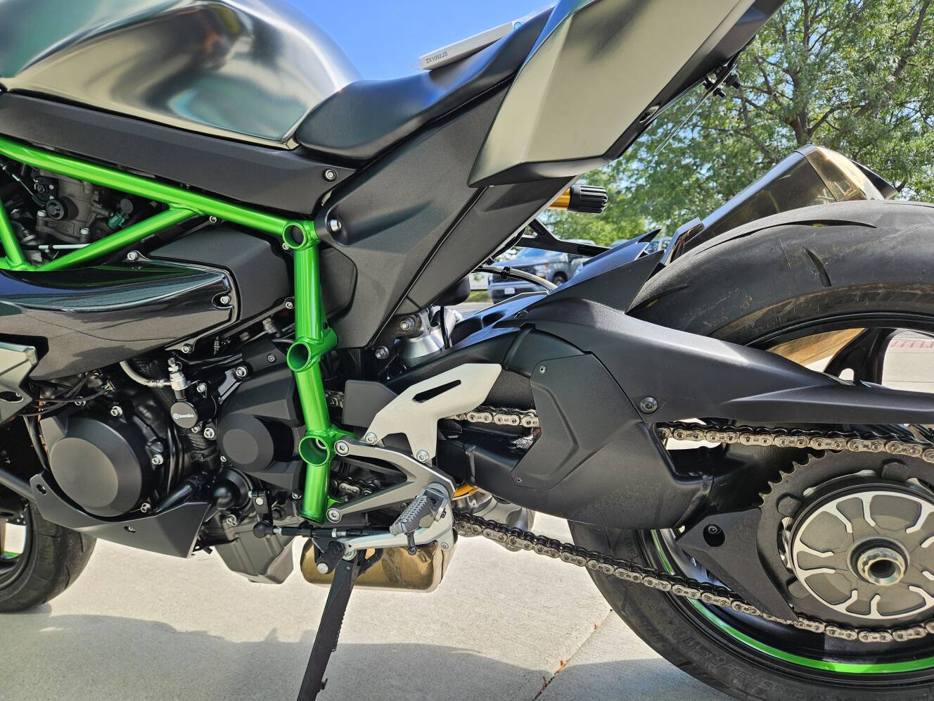 A photo of this 2025 Kawasaki Ninja H2® Carbon ABS