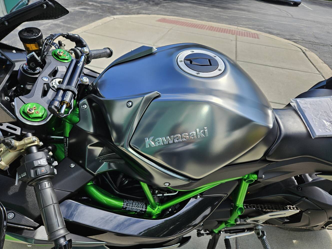 A photo of this 2025 Kawasaki Ninja H2® Carbon ABS