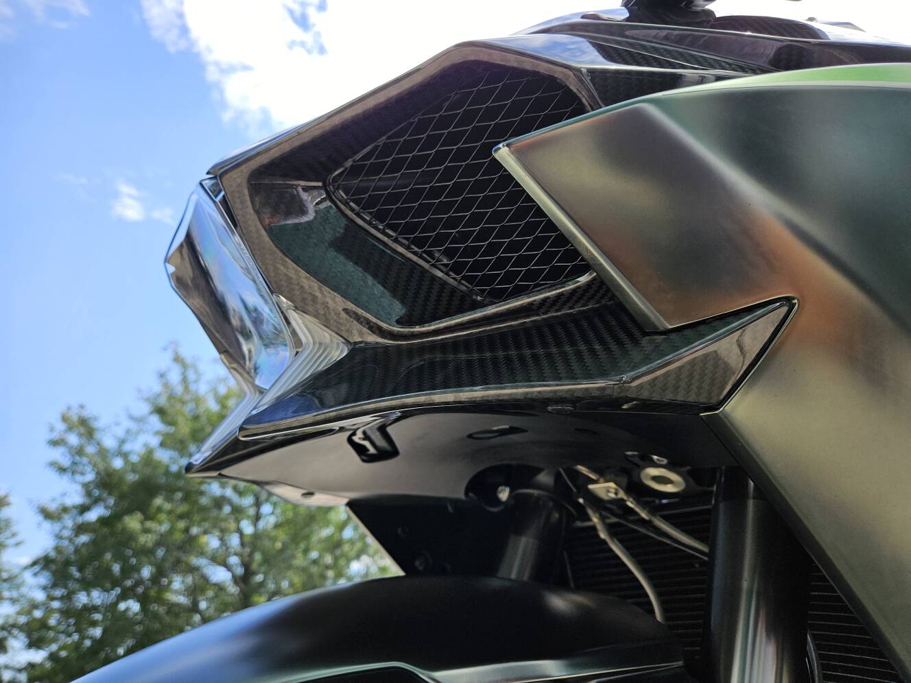 A photo of this 2025 Kawasaki Ninja H2® Carbon ABS
