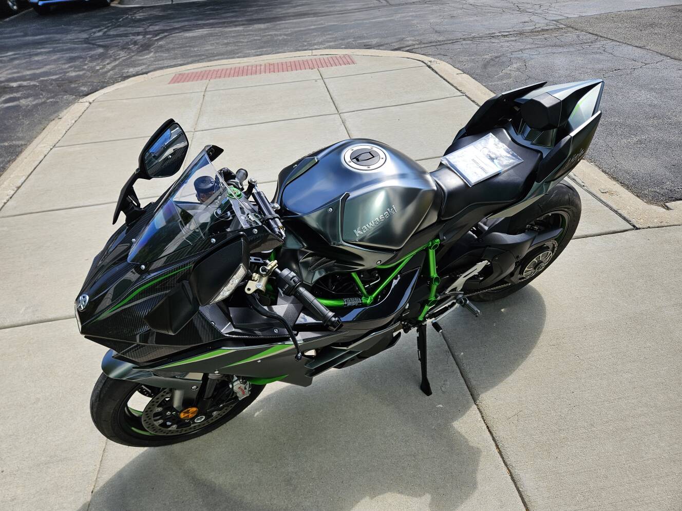 A photo of this 2025 Kawasaki Ninja H2® Carbon ABS