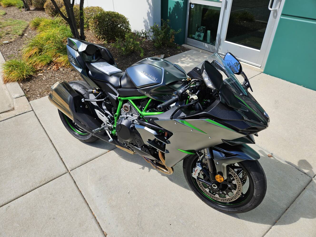 A photo of this 2025 Kawasaki Ninja H2® Carbon ABS