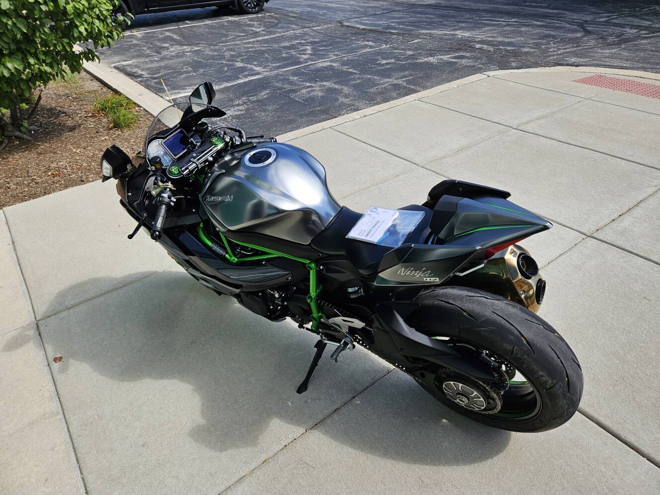 A photo of this 2025 Kawasaki Ninja H2® Carbon ABS