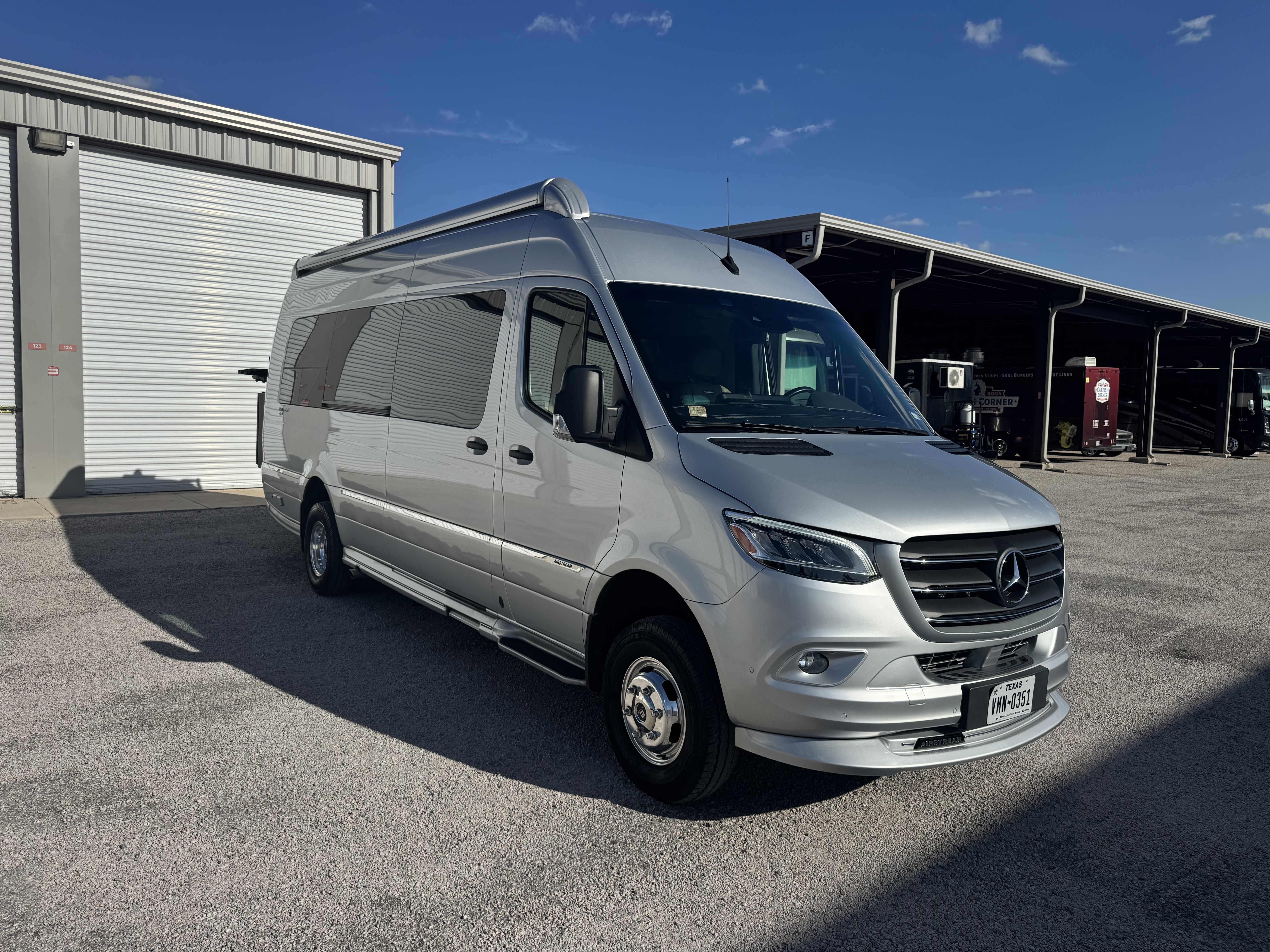 2023 Airstream INTERSTATE 24GL 4WD in chappell hill TX