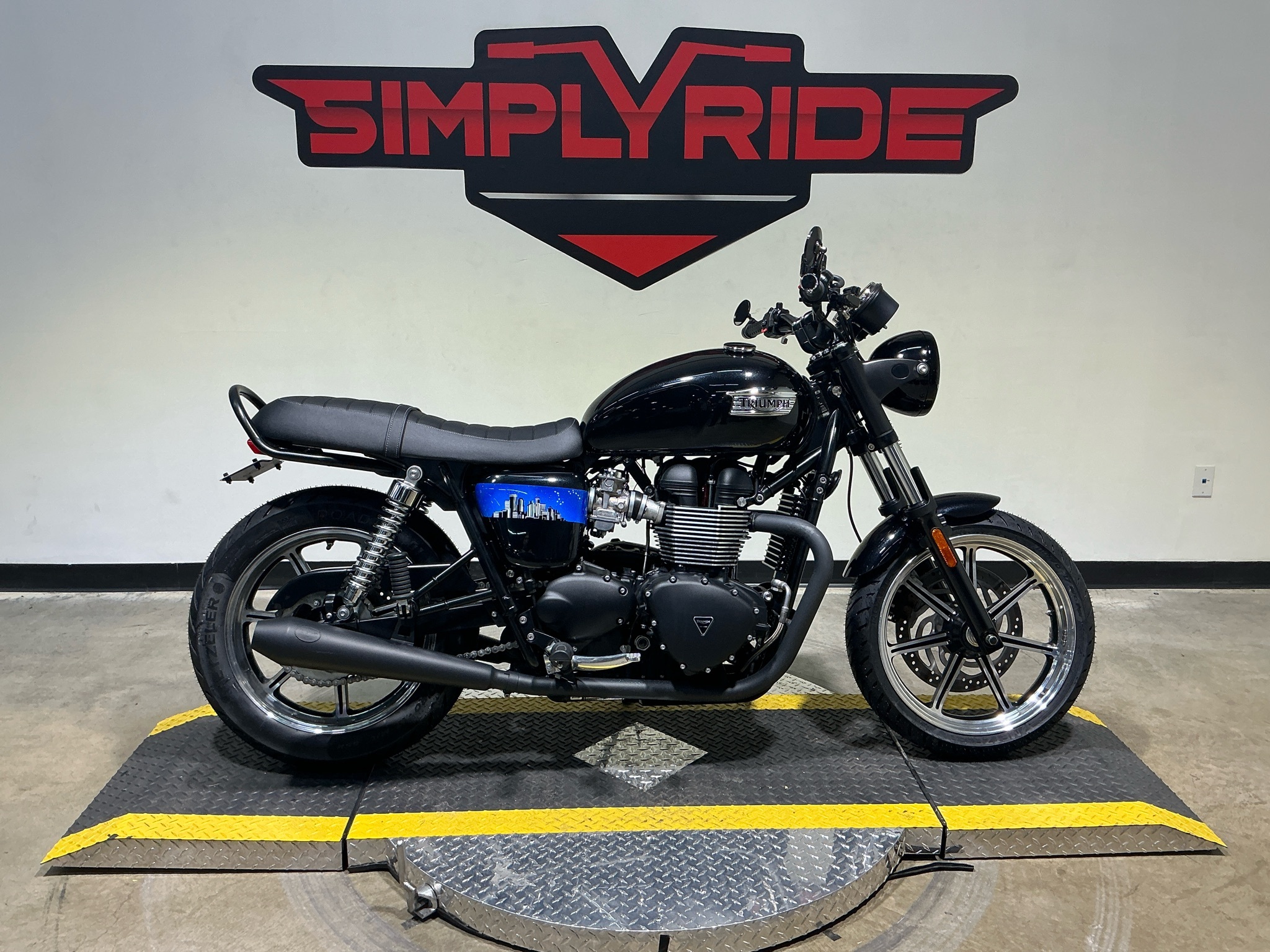2014 Triumph Bonneville T100 Black T100 in Eden Prairie, MN