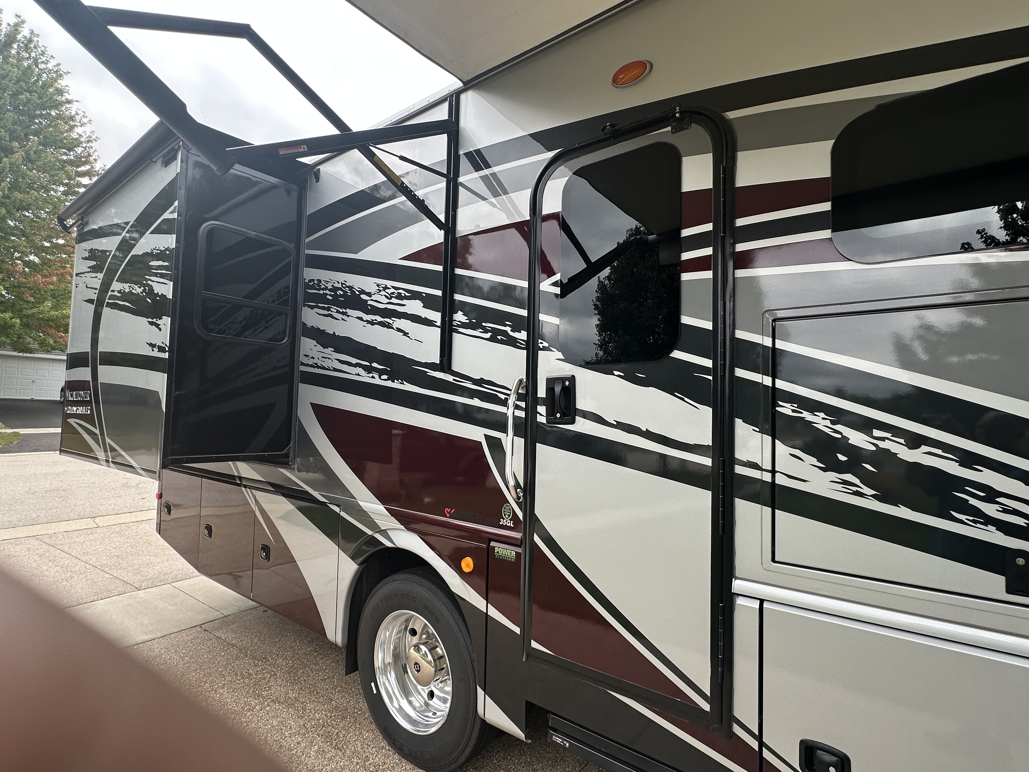 2023 Holiday Rambler VACATIONER 35 GL in cherry valley IL
