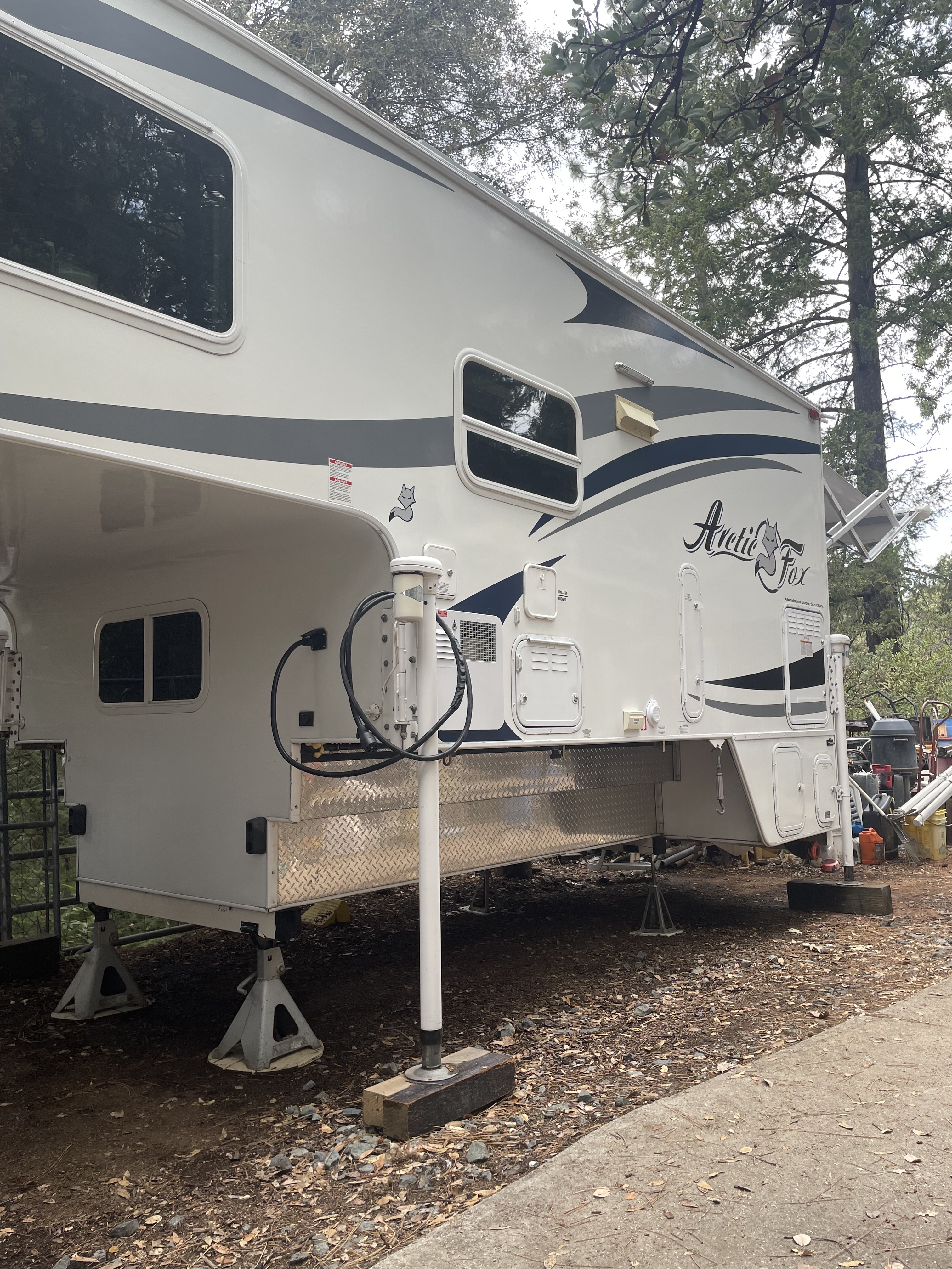 2016 Northwood Mfg ARCTIC FOX TRUCK CAMPER 1150 in colfax CA
