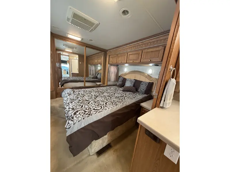 2005 TIFFIN MOTORHOMES PHAETON 38 GH