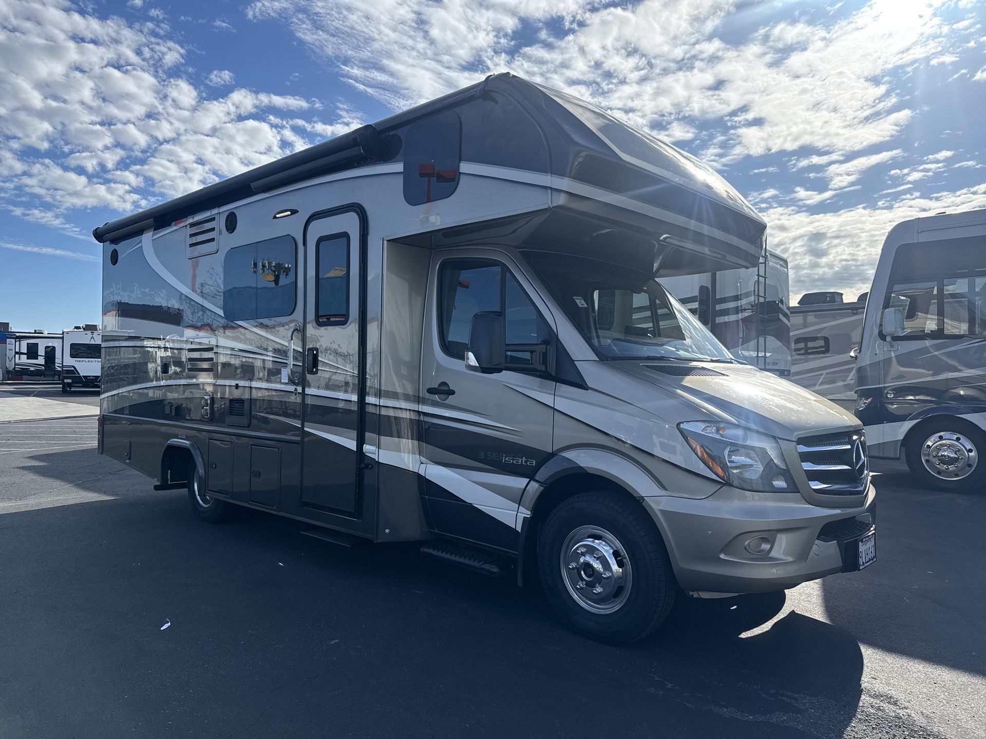 2020 Dynamax Corp ISATA 3 SERIES 24FW in fountain valley CA