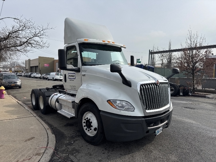 2018 INTERNATIONAL LT625 in West Babylon, NY