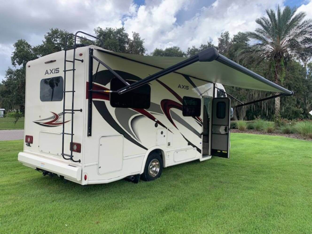 A photo of this 2021 Thor Motor Coach Axis 24.1