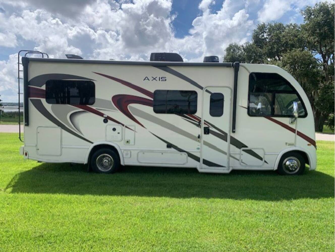 A photo of this 2021 Thor Motor Coach Axis 24.1