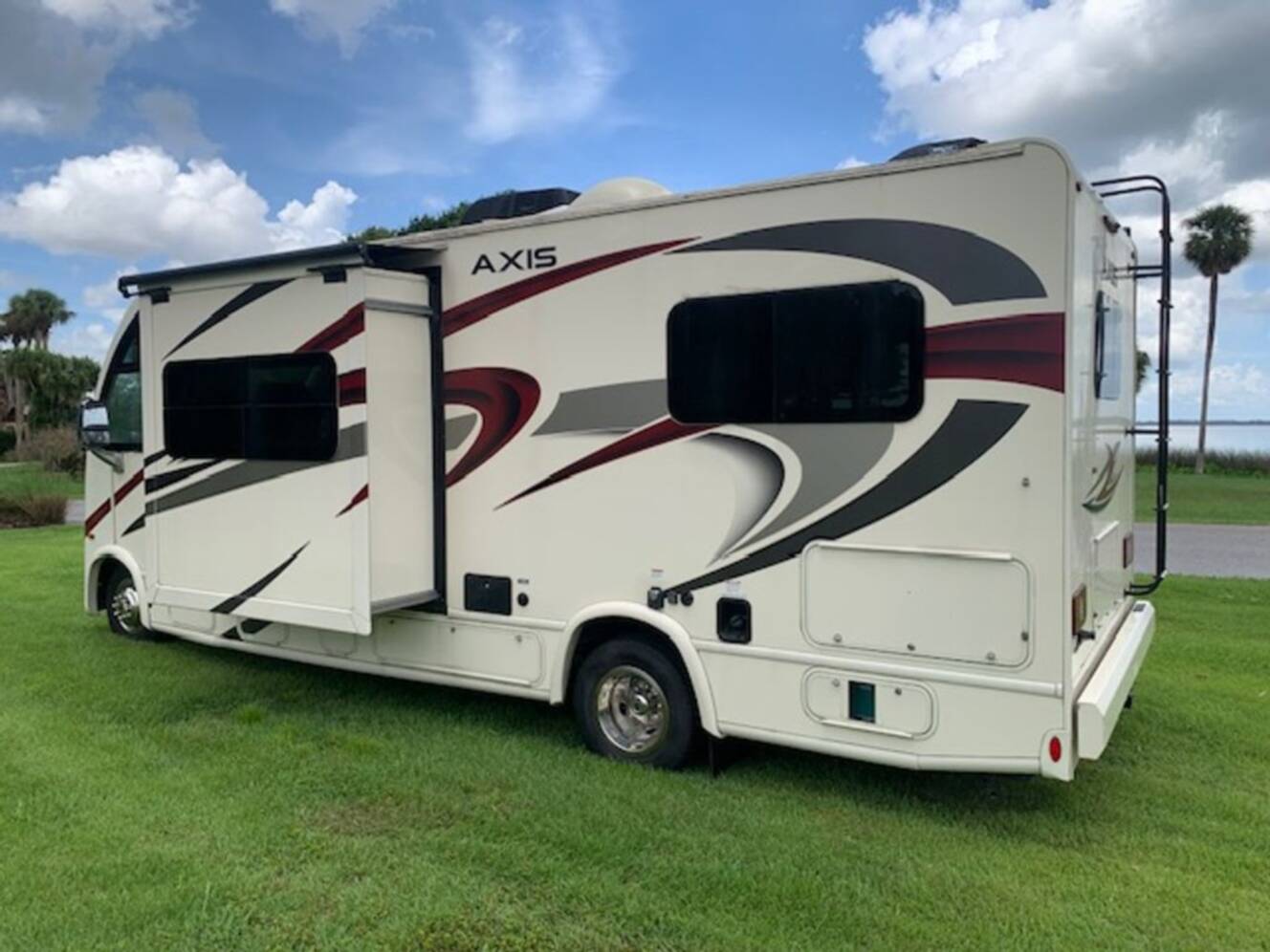 A photo of this 2021 Thor Motor Coach Axis 24.1