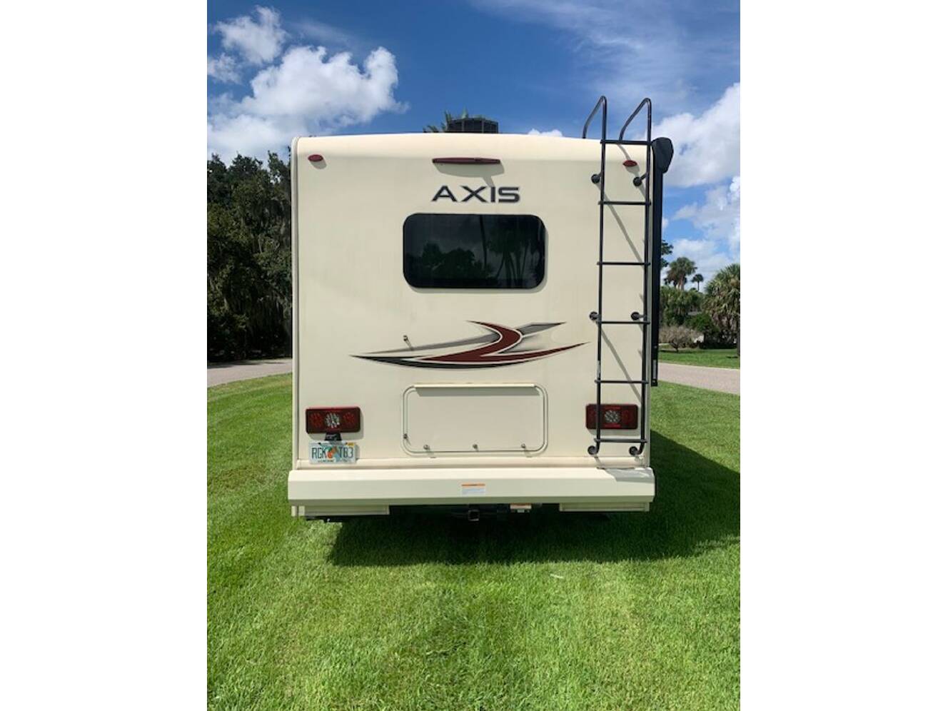 A photo of this 2021 Thor Motor Coach Axis 24.1
