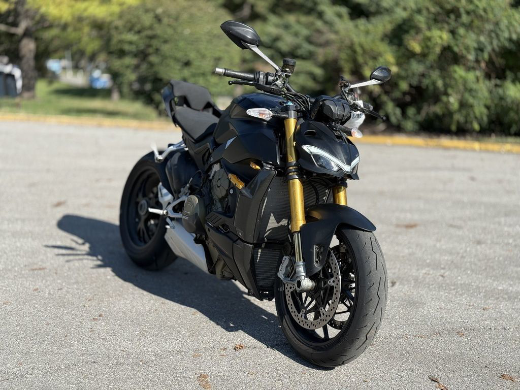 2021 Ducati Streetfighter V4 S Dark Stealth V4S in Olathe, KS