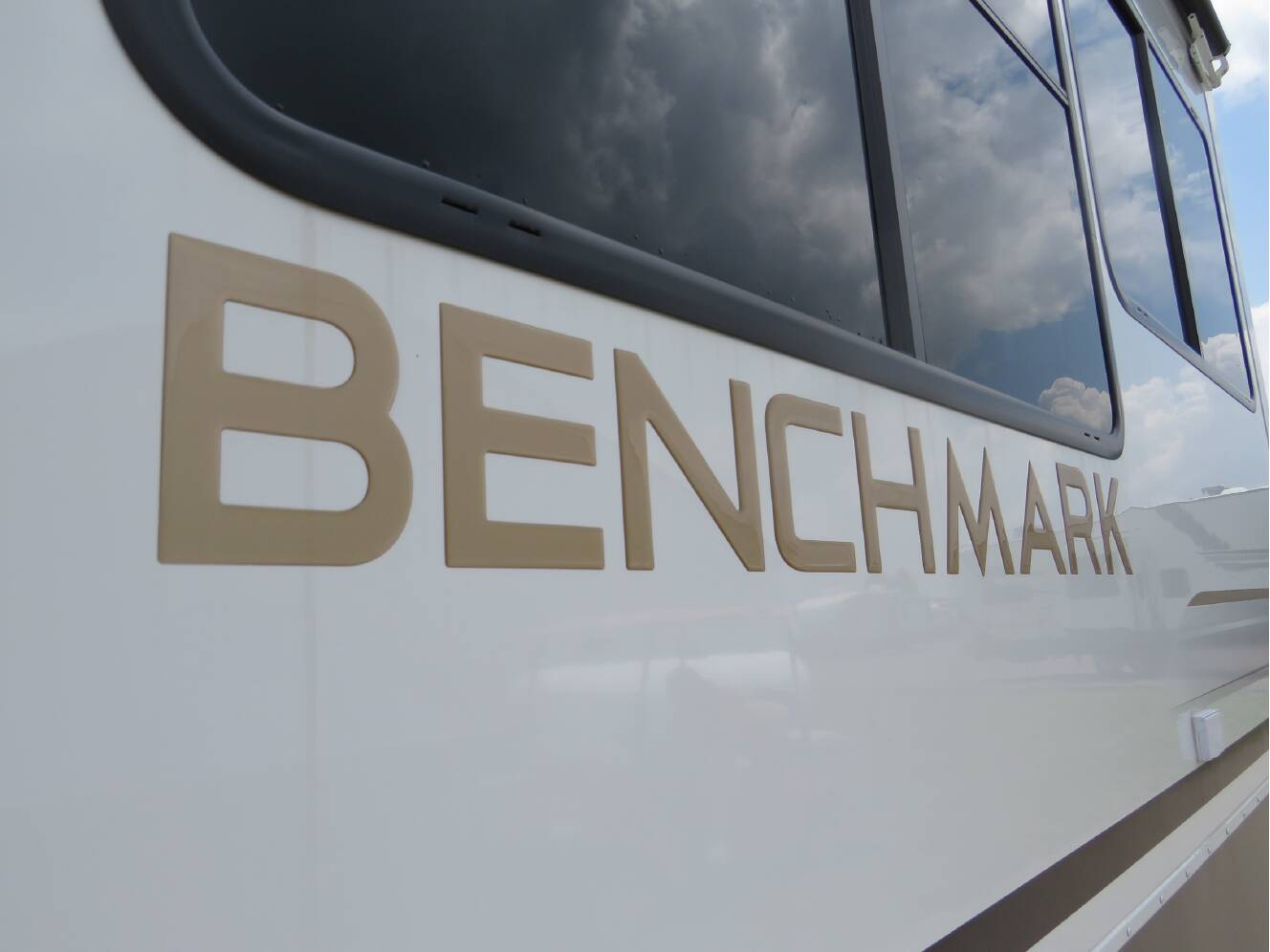 A photo of this 2025 Alliance BENCHMARK 42LFT