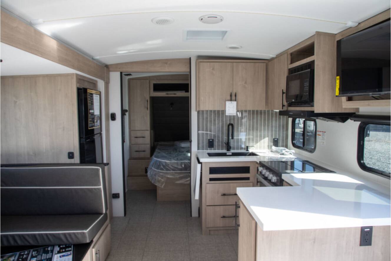 A photo of this 2025 Grand Design Imagine 2470BH