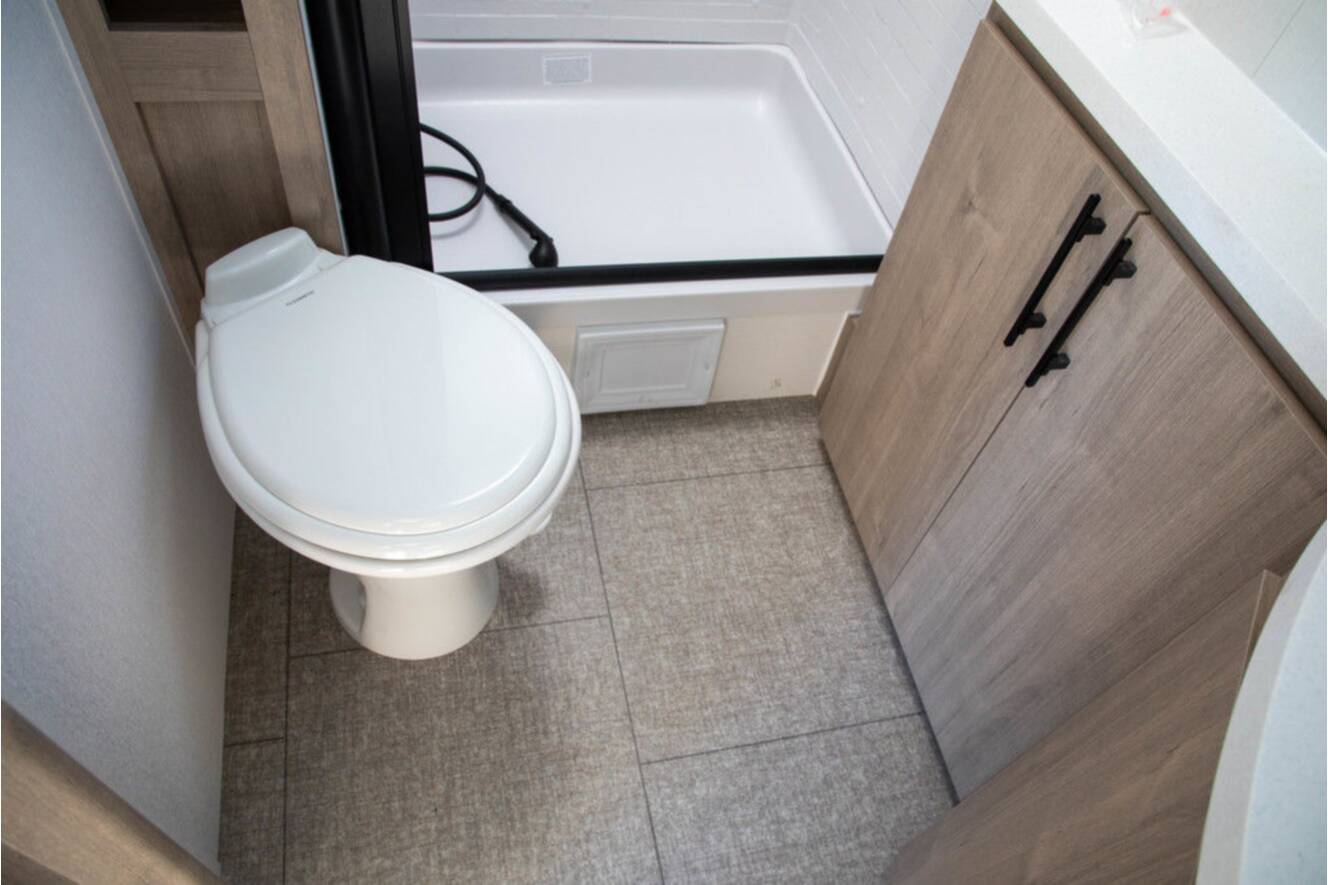 A photo of this 2025 Grand Design Imagine 2470BH