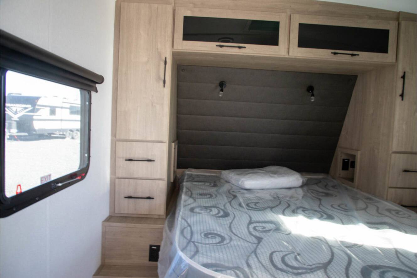 A photo of this 2025 Grand Design Imagine 2470BH