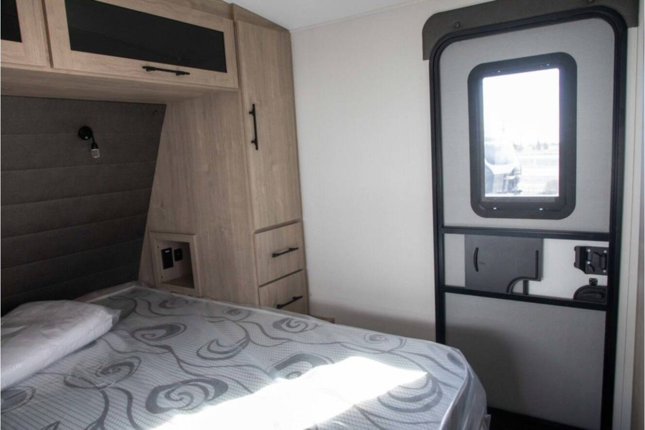 A photo of this 2025 Grand Design Imagine 2470BH