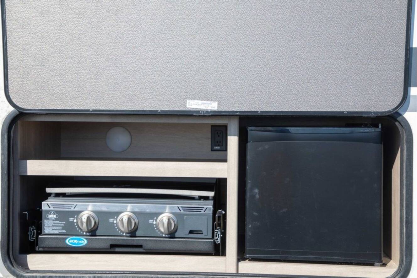 A photo of this 2025 Grand Design Imagine 2470BH