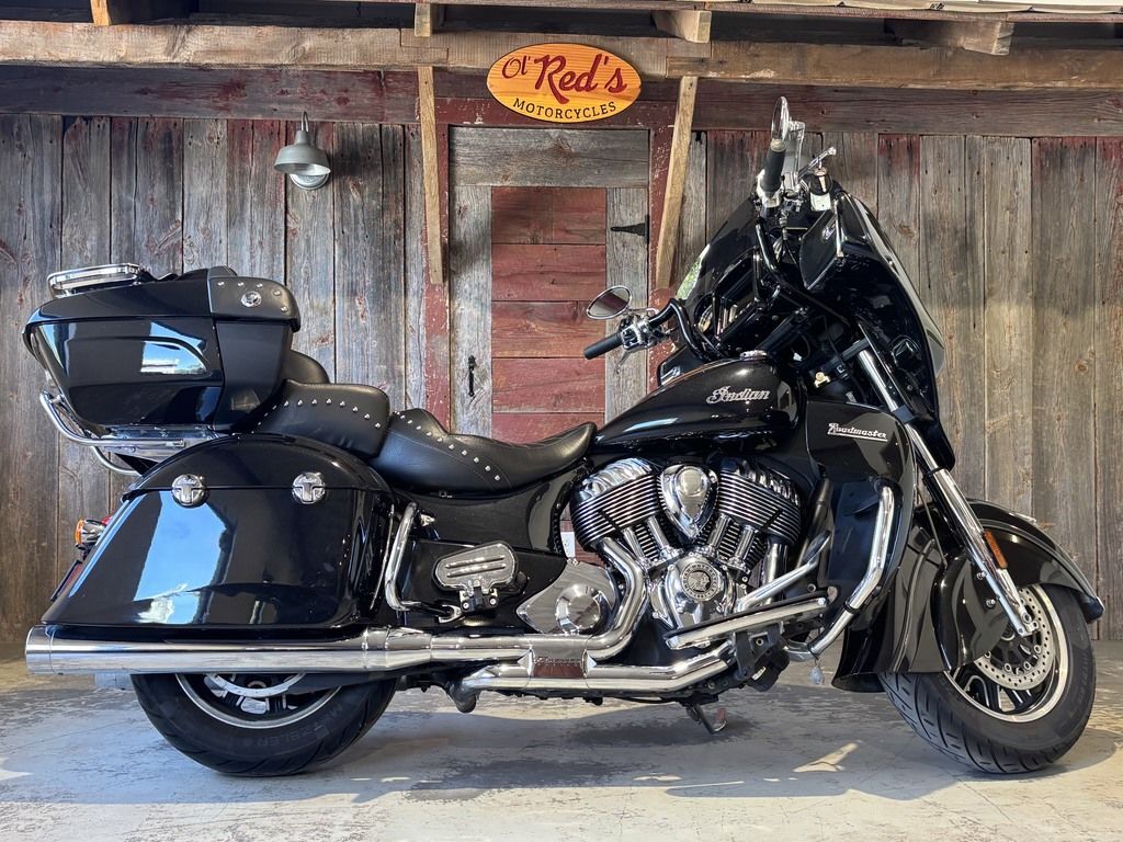 2020 Indian Motorcycle® Roadmaster® Titanium Smoke/Thunder Black Smoke in Simpsonville, SC
