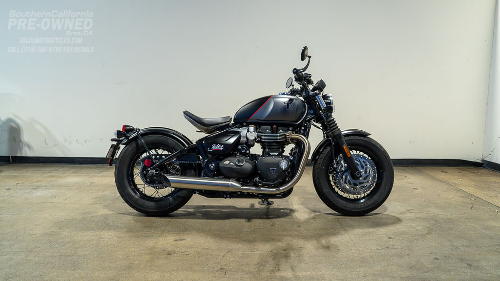 2026 Triumph Bonneville Bobber Satin Mineral Grey/Satin Sapphire Bla BASE in Brea, CA