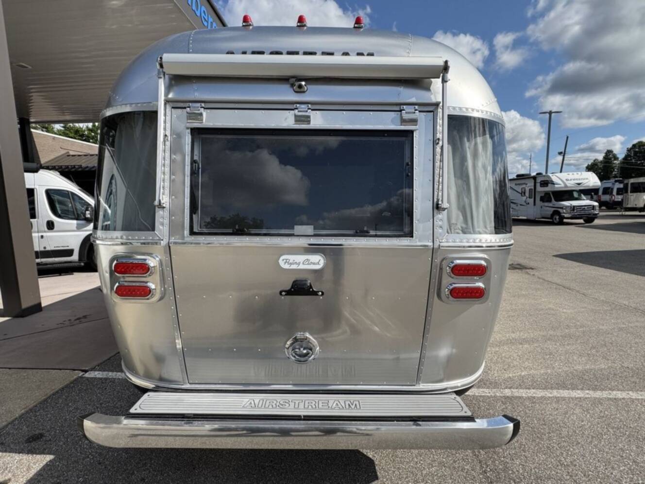 A photo of this 2027 Airstream FLYING CLOUD 25FB