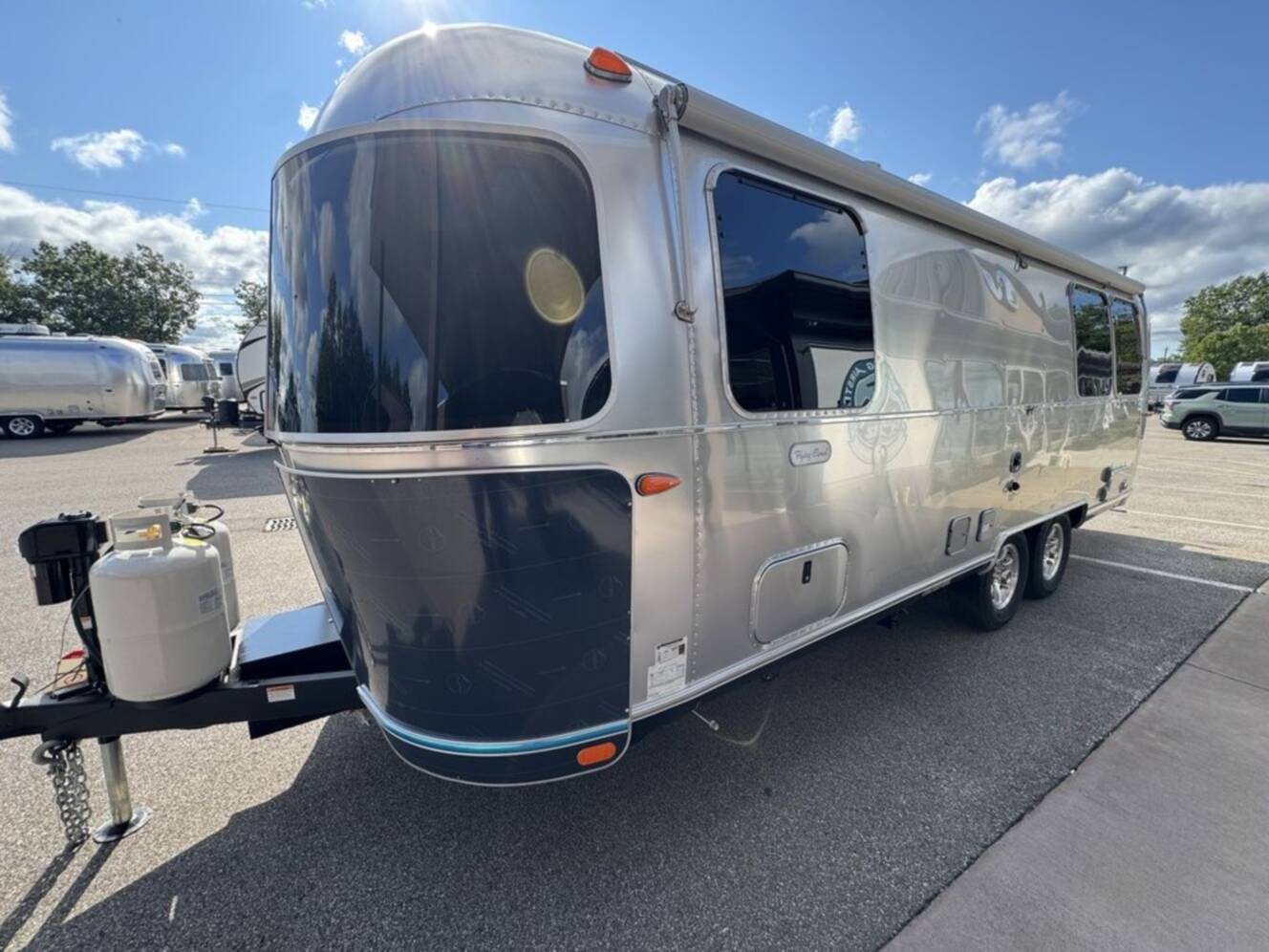 A photo of this 2027 Airstream FLYING CLOUD 25FB