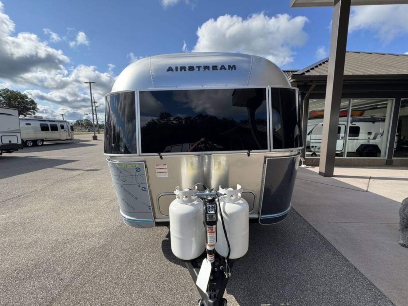 A photo of this 2027 Airstream FLYING CLOUD 25FB