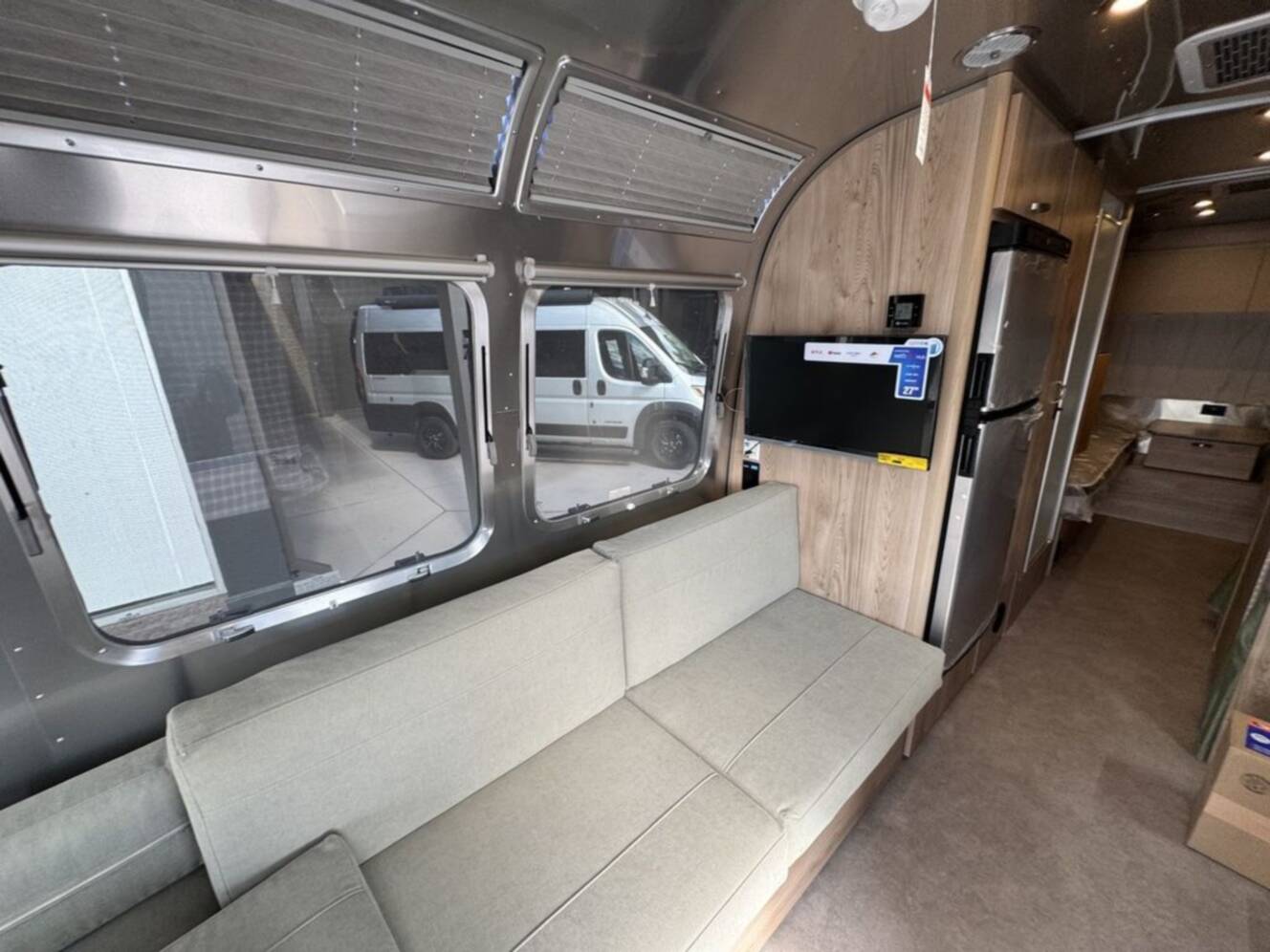 A photo of this 2027 Airstream FLYING CLOUD 25FB