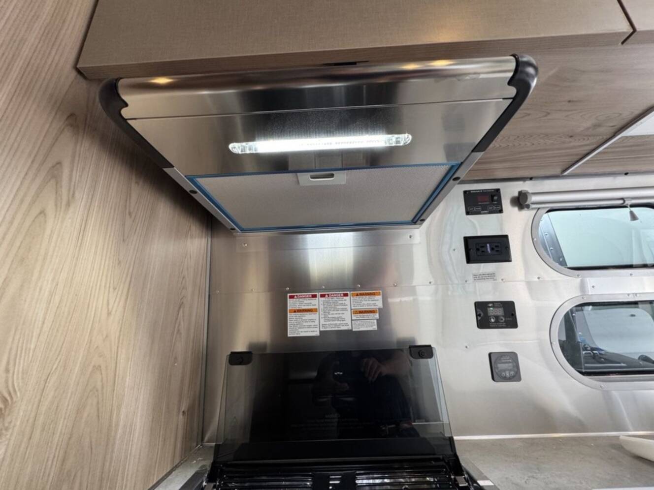 A photo of this 2027 Airstream FLYING CLOUD 25FB