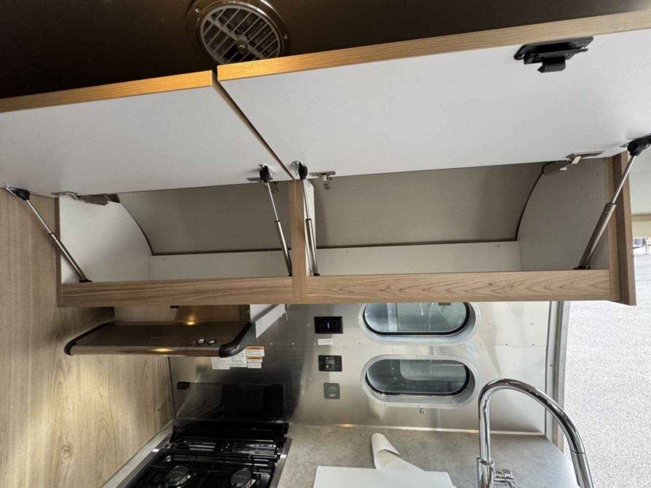 A photo of this 2027 Airstream FLYING CLOUD 25FB
