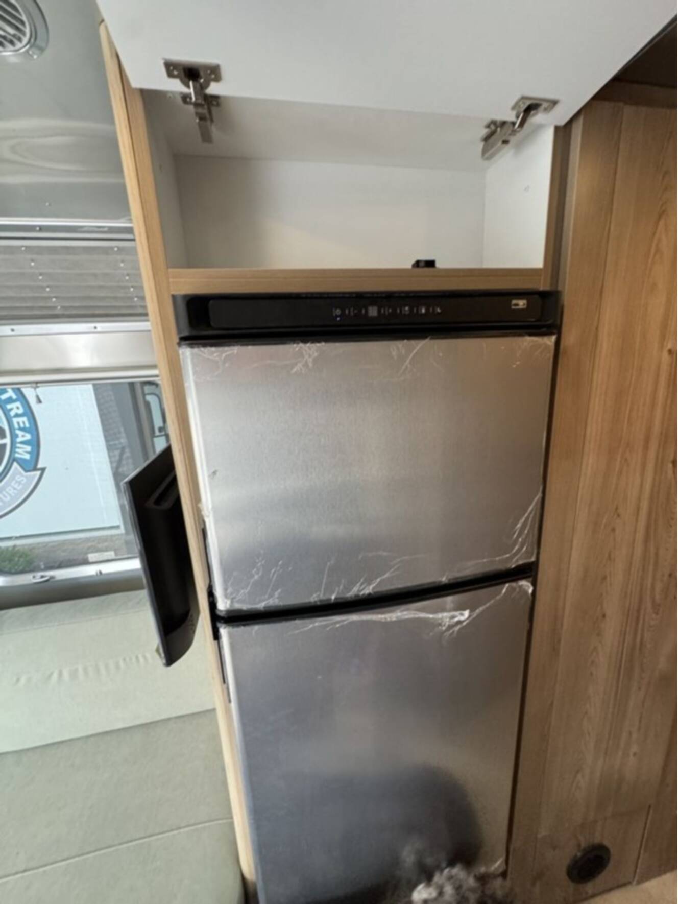 A photo of this 2027 Airstream FLYING CLOUD 25FB