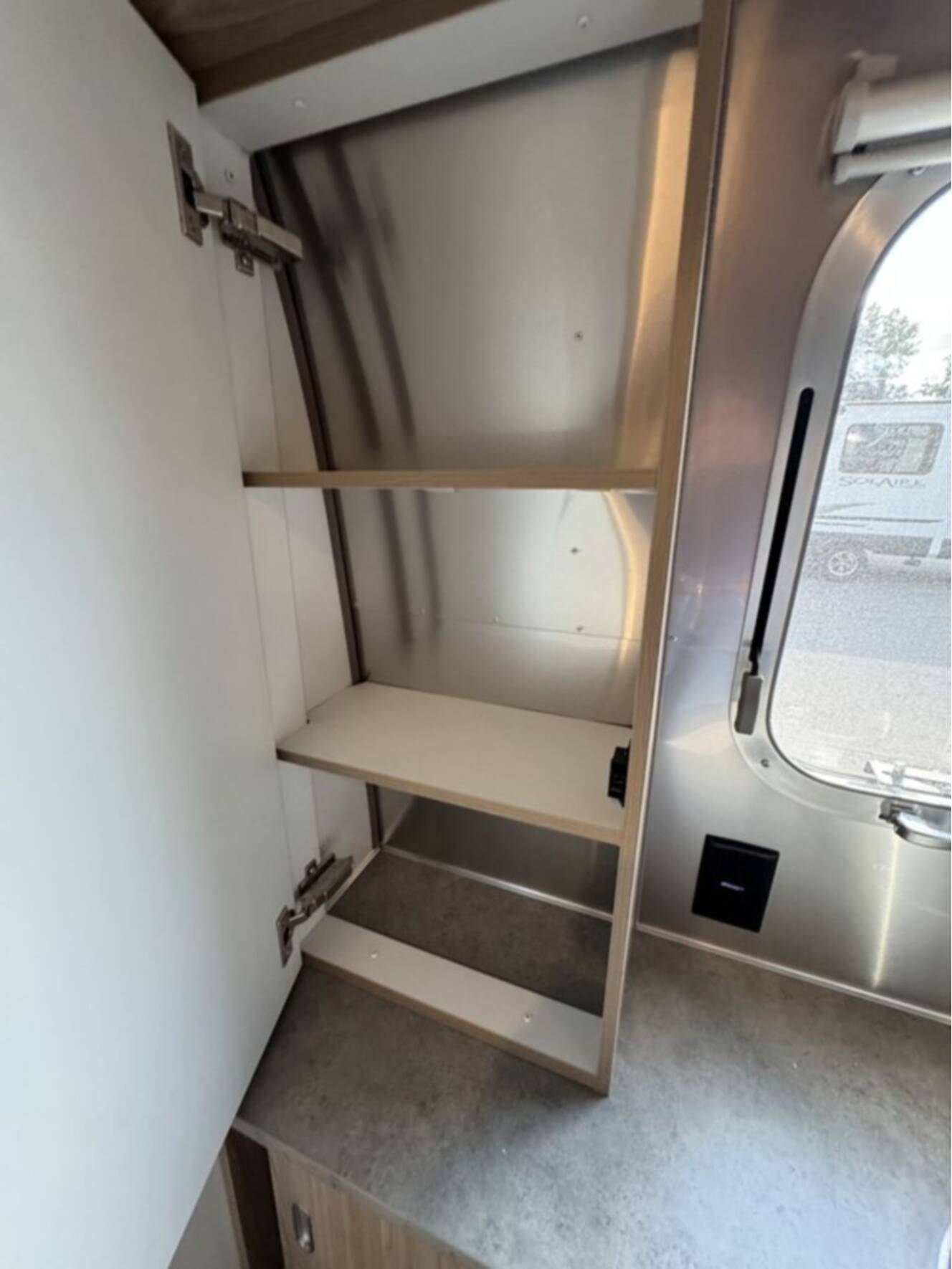 A photo of this 2027 Airstream FLYING CLOUD 25FB