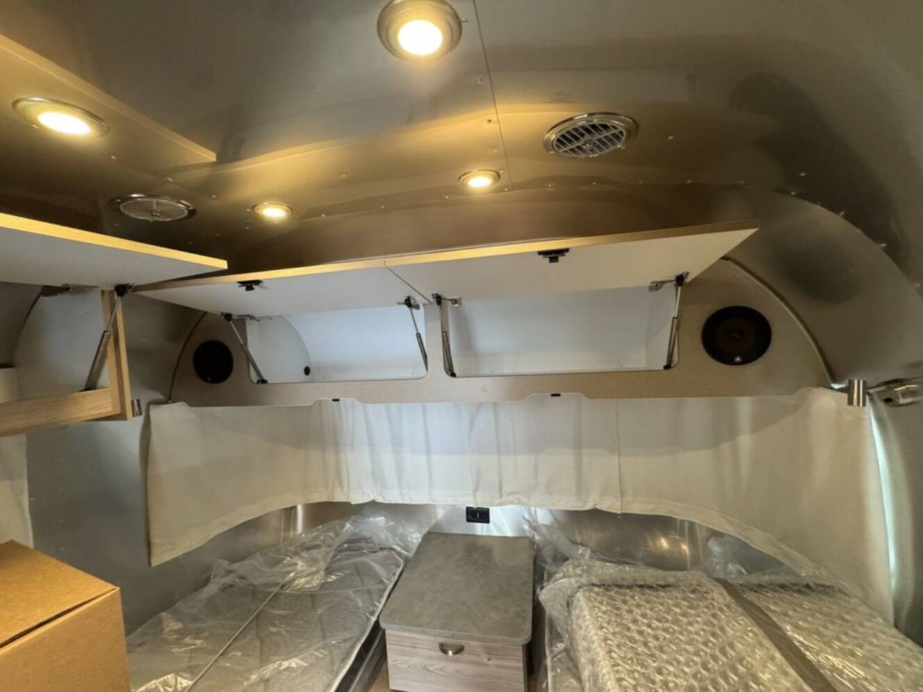 A photo of this 2027 Airstream FLYING CLOUD 25FB
