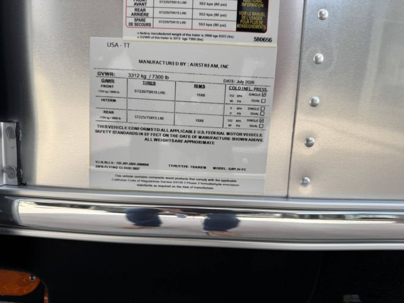 A photo of this 2027 Airstream FLYING CLOUD 25FB