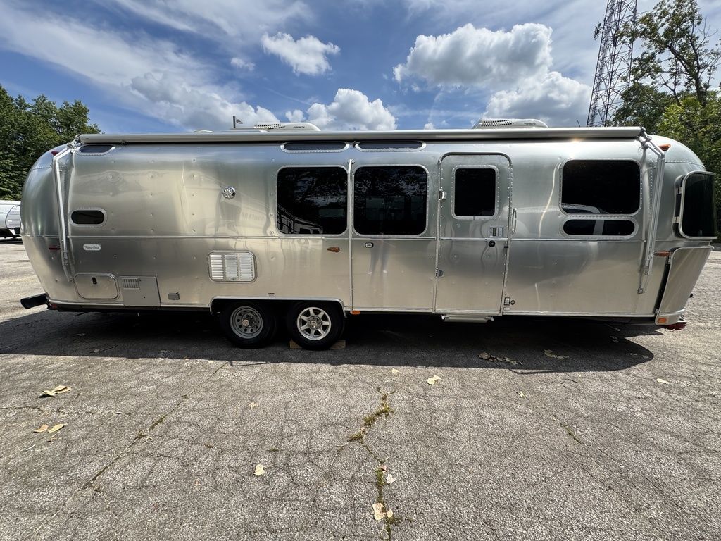 2020 Airstream Flying Cloud 30FB Bunk in lorain OH