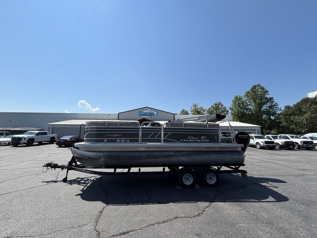 2022 Sun Tracker Party Barge® 20 DLX in morganton NC