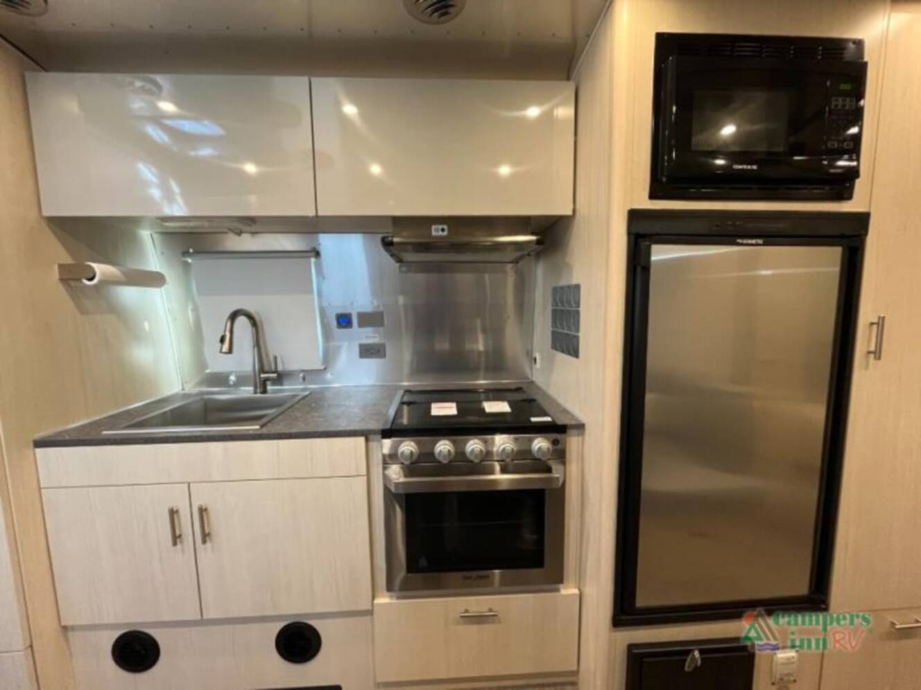 A photo of this 2021 Airstream Flying Cloud 23FBQ