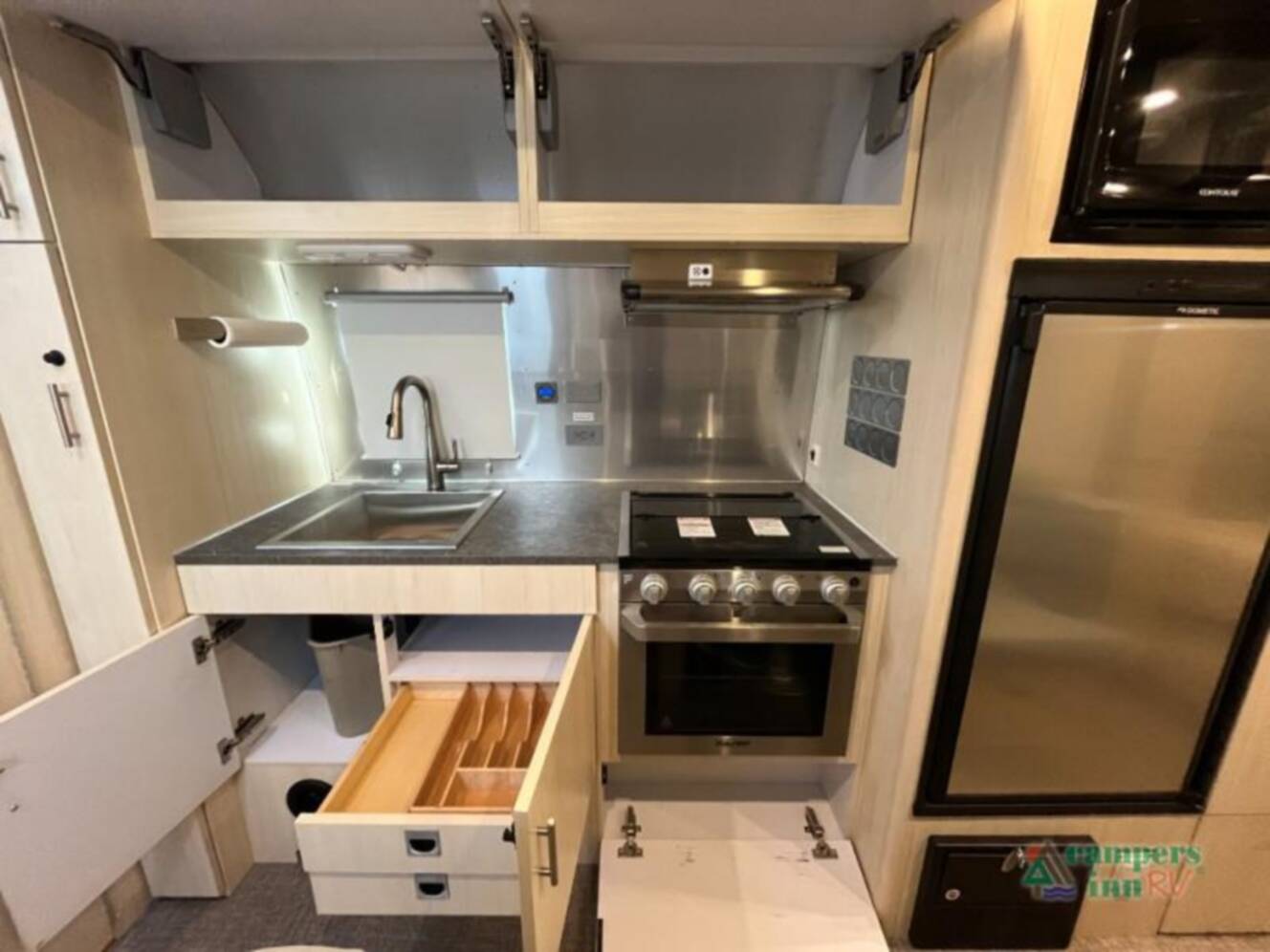 A photo of this 2021 Airstream Flying Cloud 23FBQ