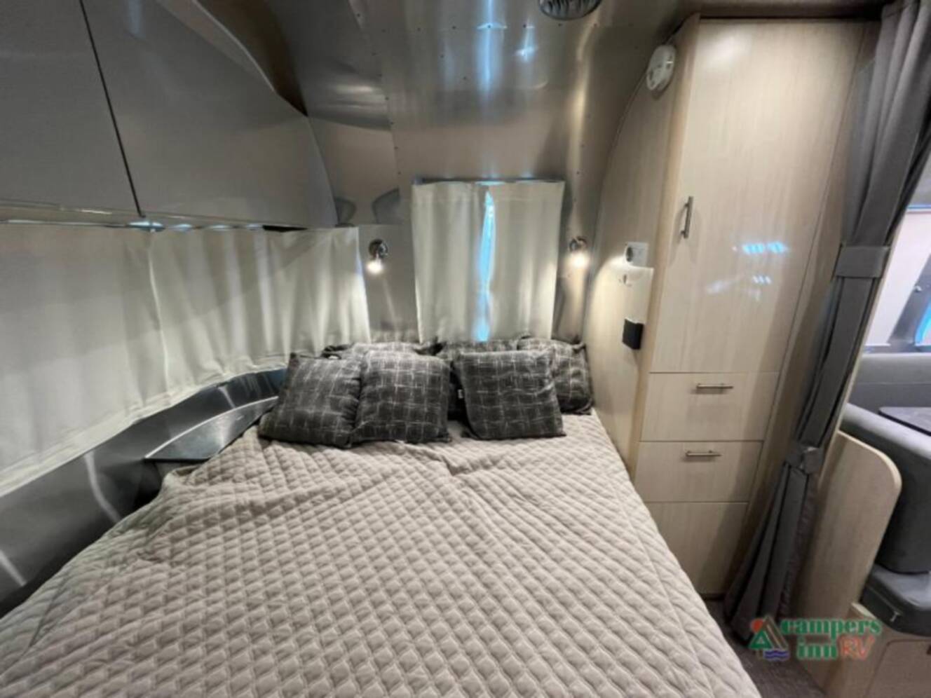 A photo of this 2021 Airstream Flying Cloud 23FBQ