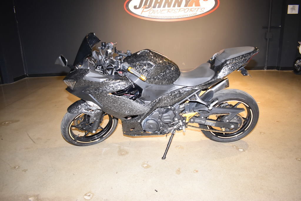 2022 Kawasaki Ninja® 400 ABS Metallic Carbon Gray/Metallic Flat Spar 400 ABS in Elyria, OH