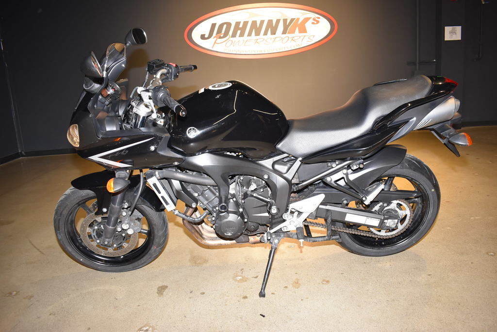 2009 Yamaha FZS6 6 in Elyria, OH