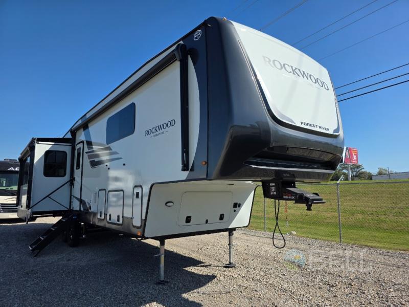 2026 Forest River Rv Rockwood Signature 401SFB in bartlesville OK