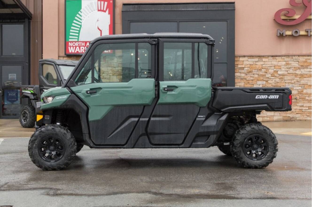 A photo of this 2026 Can-Am Defender MAX DPS CAB HD10