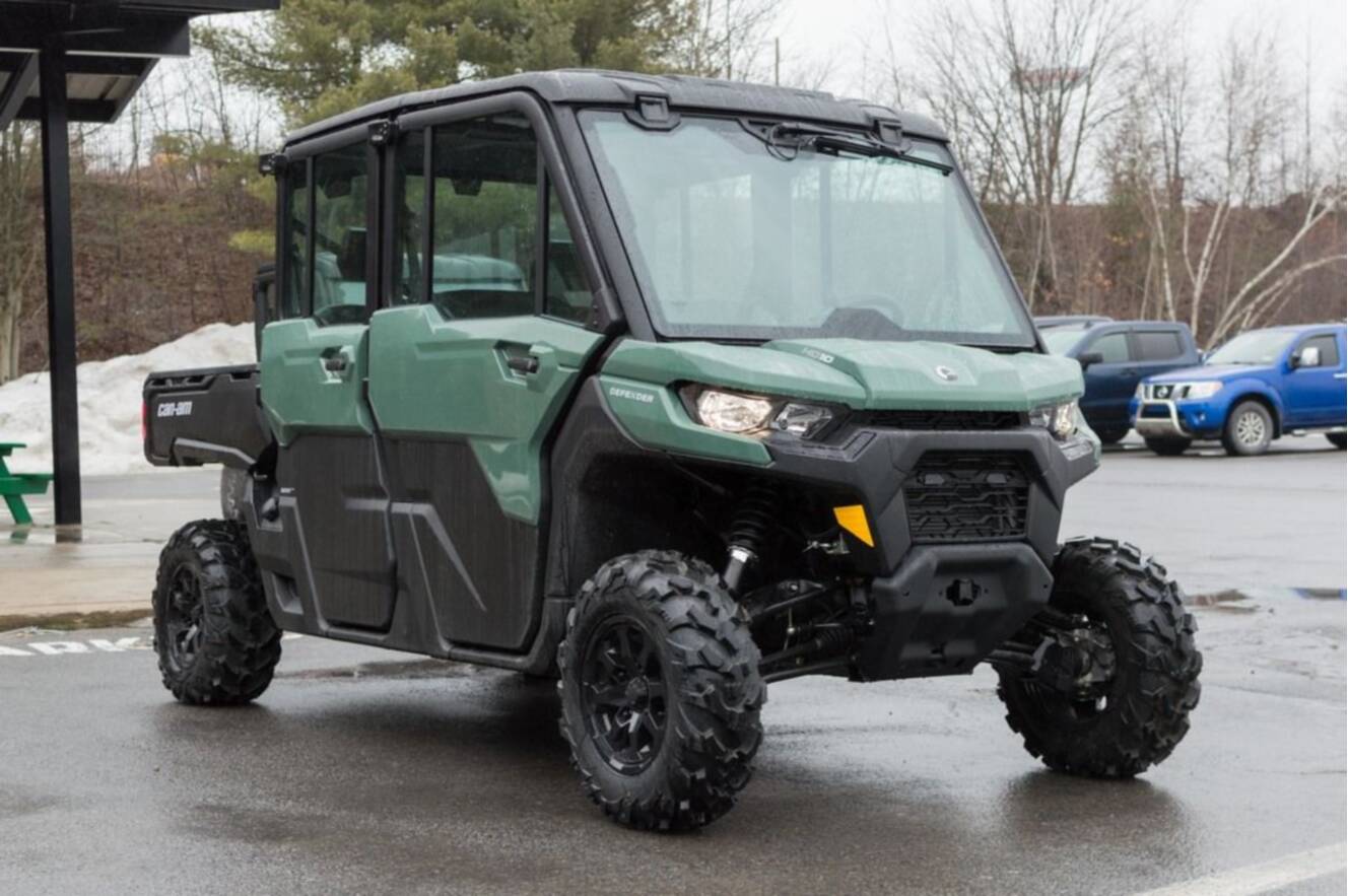 A photo of this 2026 Can-Am Defender MAX DPS CAB HD10