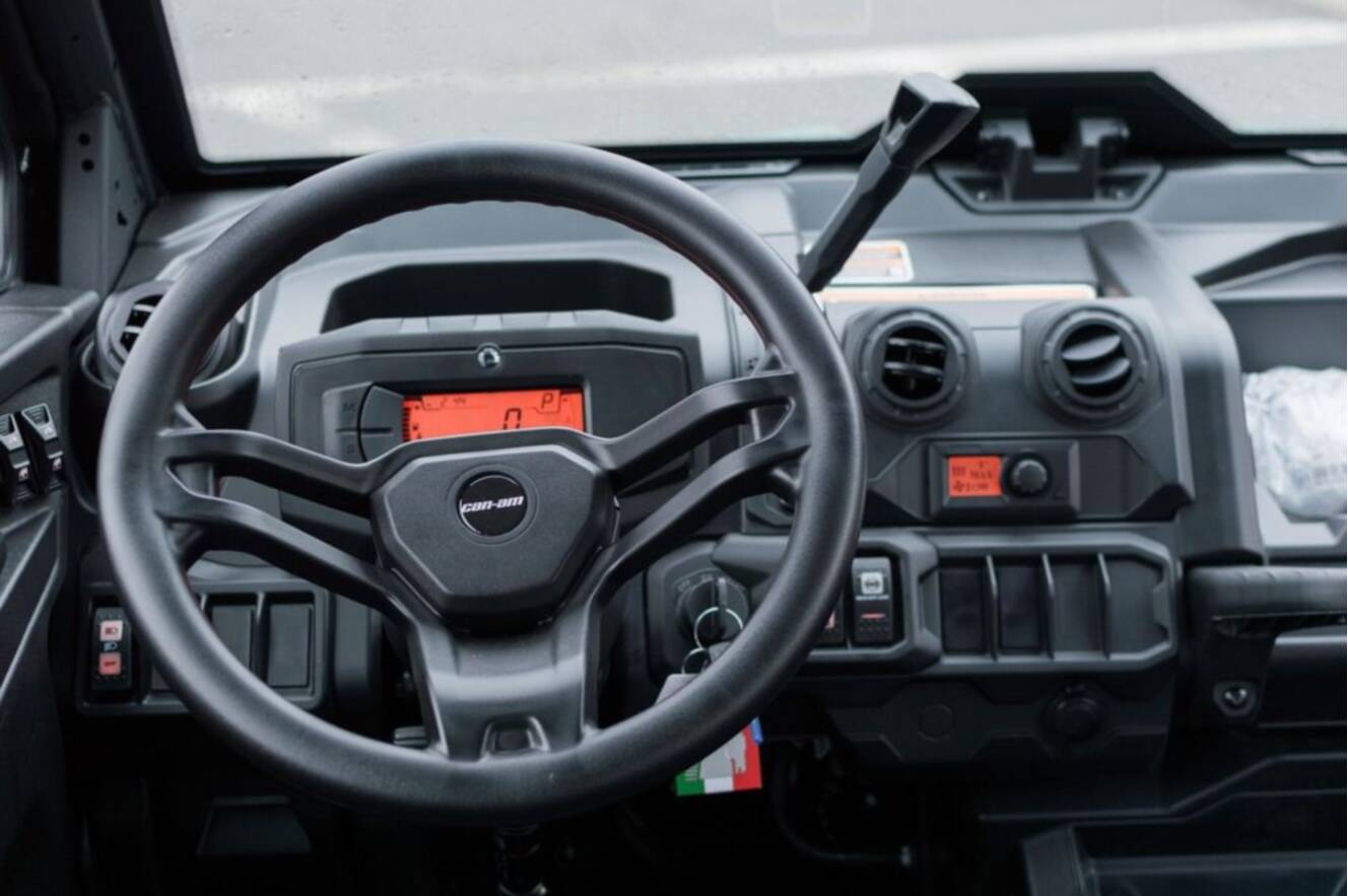 A photo of this 2026 Can-Am Defender MAX DPS CAB HD10