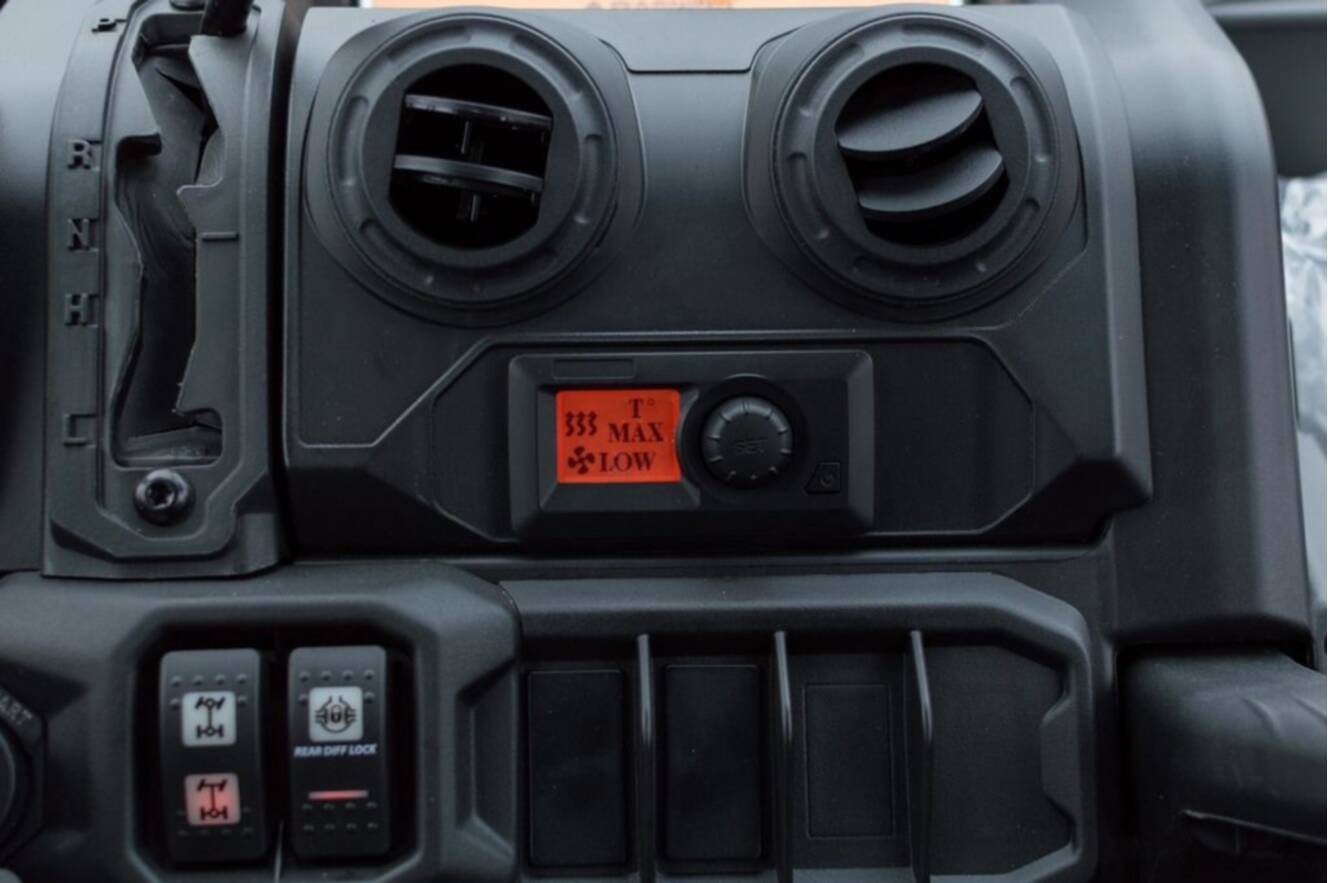 A photo of this 2026 Can-Am Defender MAX DPS CAB HD10