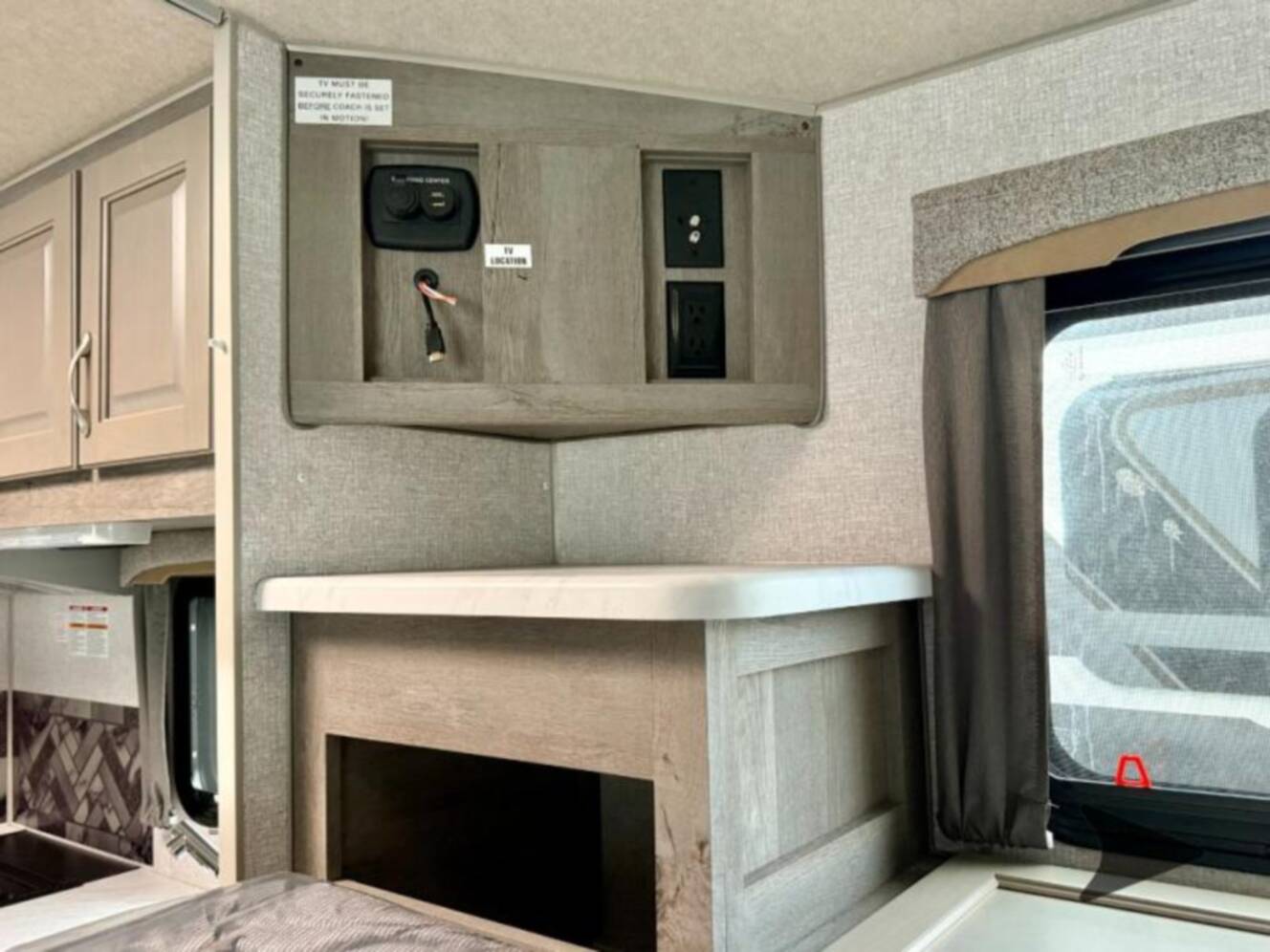 A photo of this 2027 Northwood Arctic Fox 990